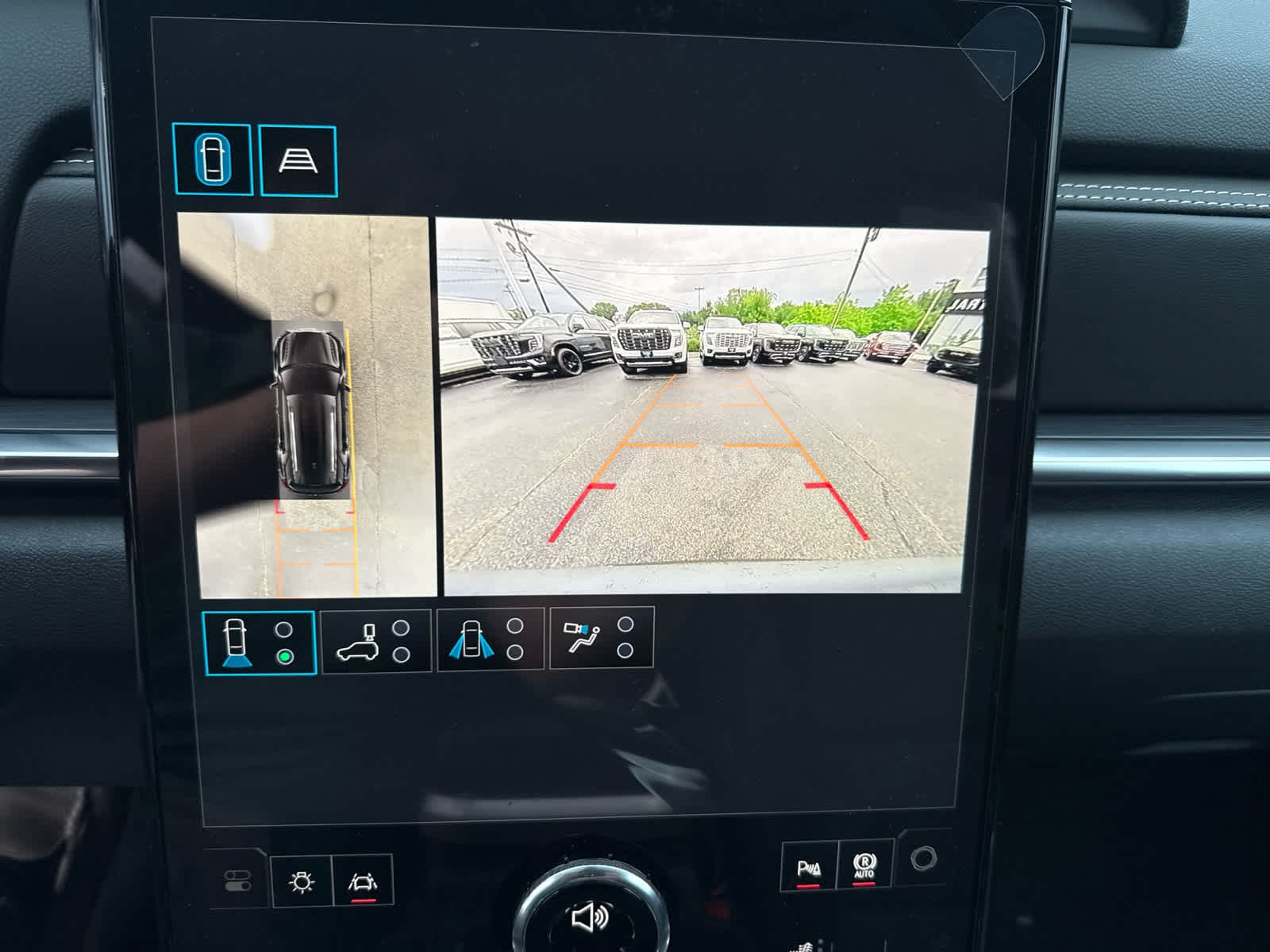 New 2027 GMC Terrain Elevation w/ Technology Package II AWD/4WD image 18