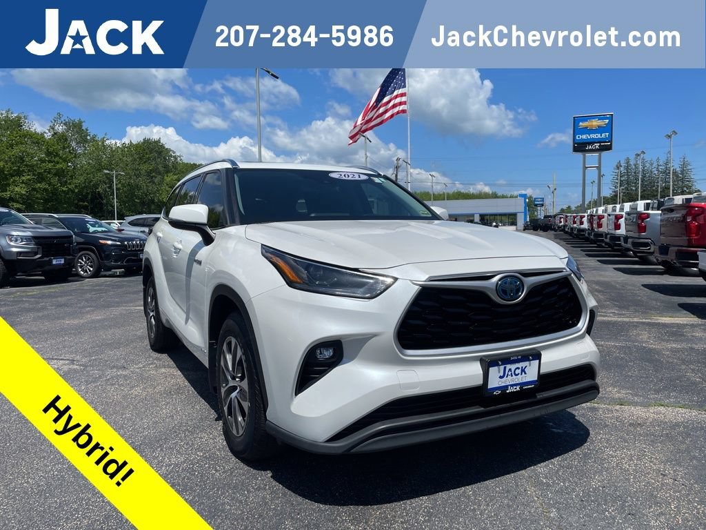 Used 2021 Toyota Highlander XLE AWD/4WD image 1