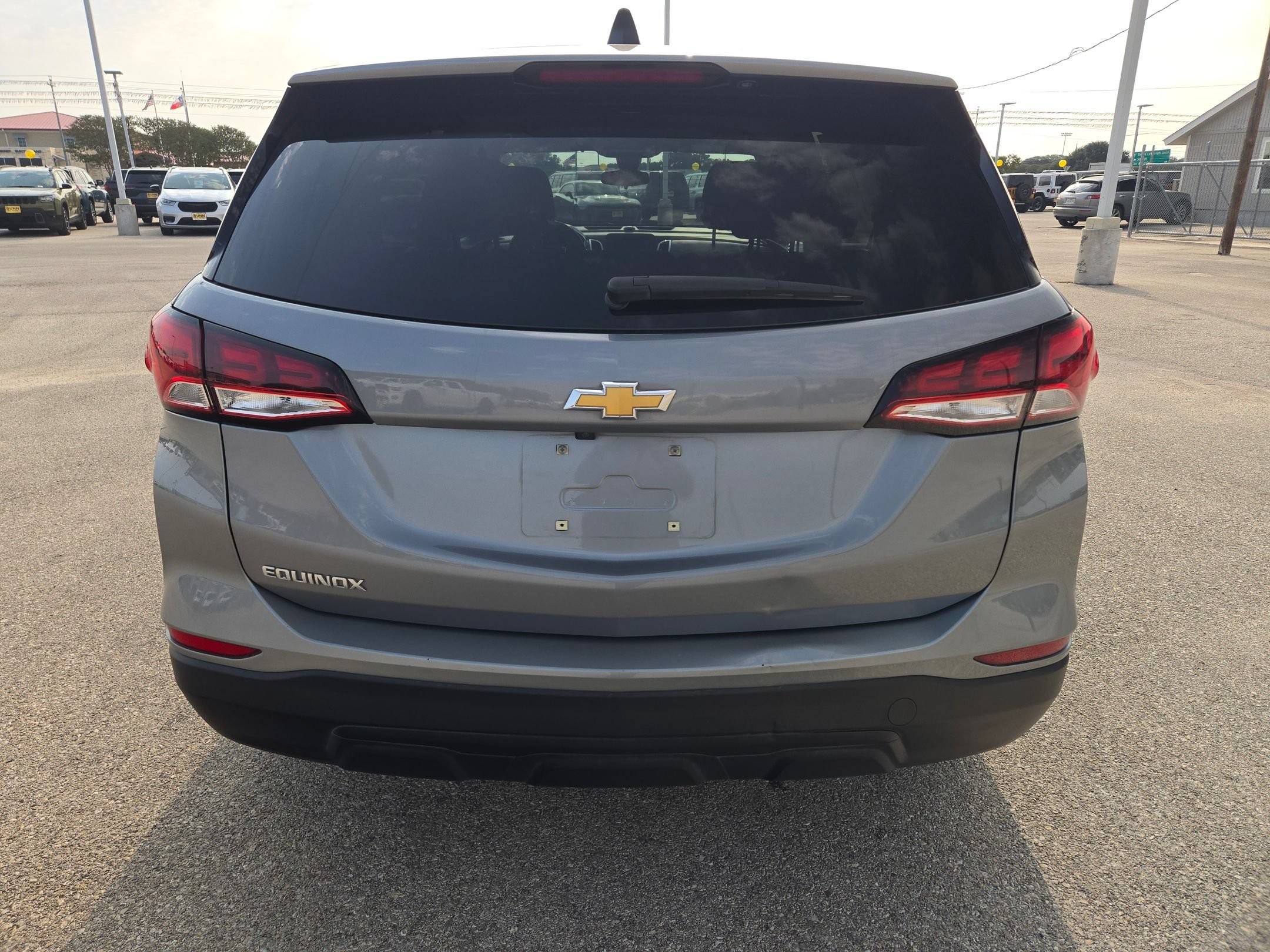 Used 2023 Chevrolet Equinox LS w/ LS Convenience Package FWD image 4