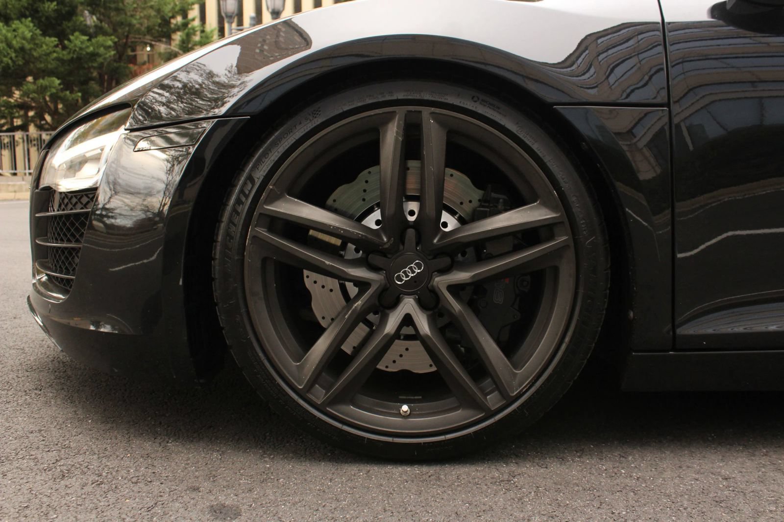 Used 2014 Audi R8 V8 w/ Enhanced Leather Package AWD/4WD image 21