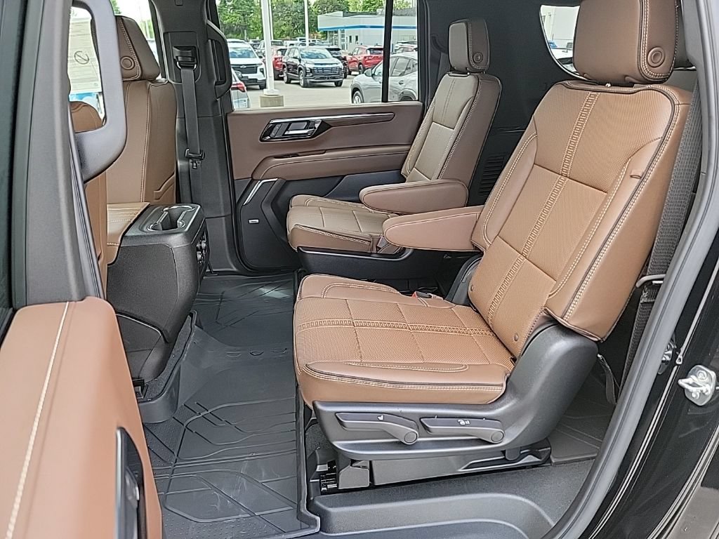New 2026 Chevrolet Suburban High Country AWD/4WD image 14