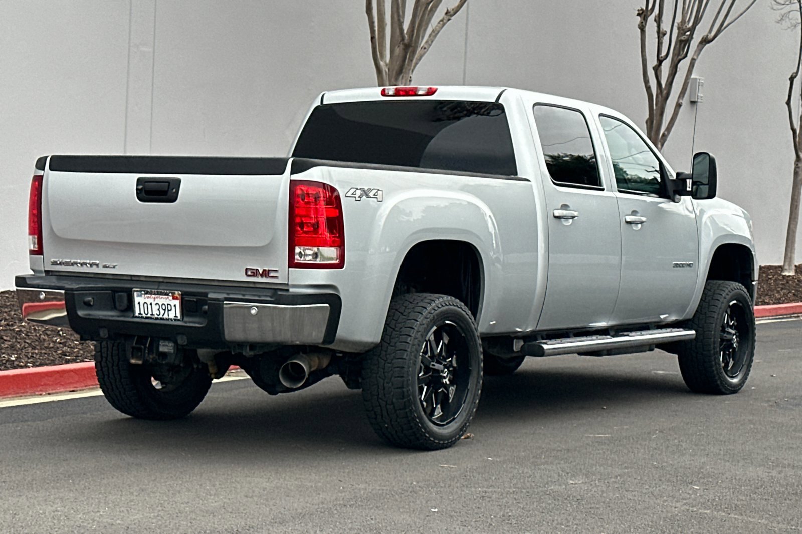 Used 2014 GMC Sierra 3500 SLT w/ SLT Convenience Package image 4