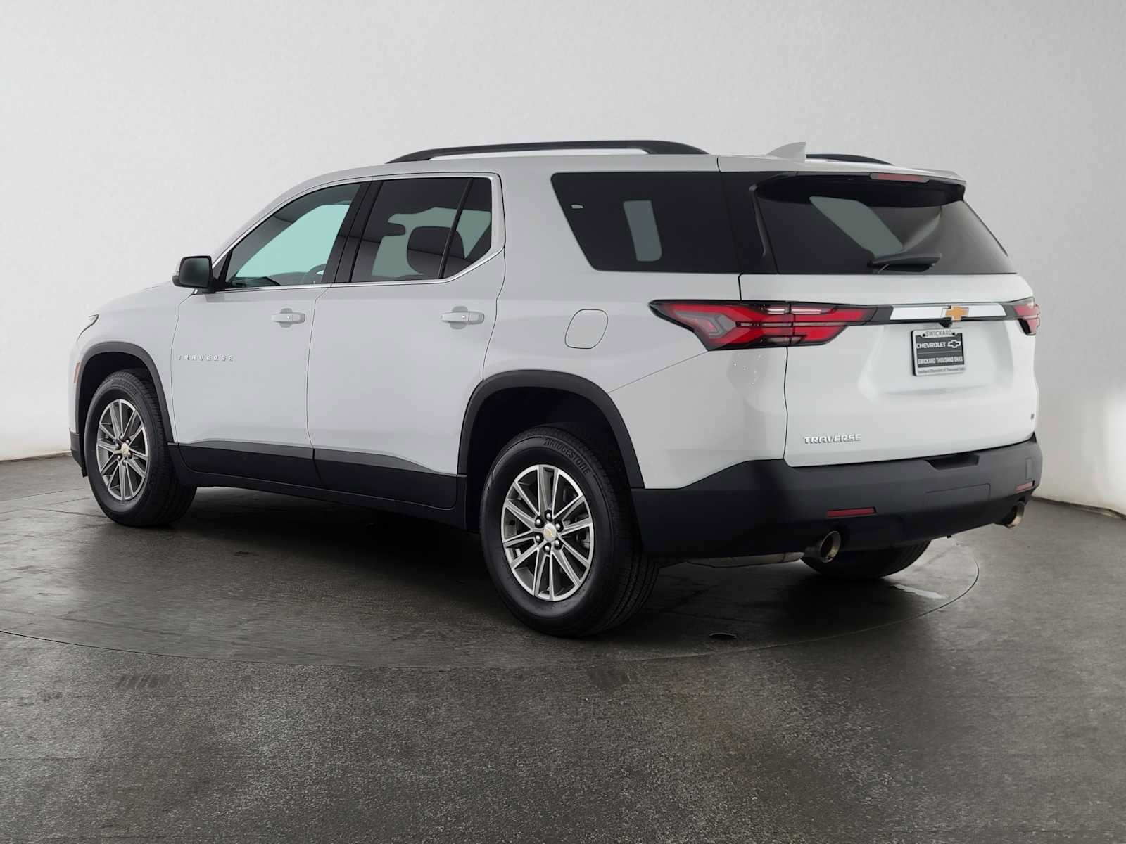 Used 2023 Chevrolet Traverse LT FWD image 5