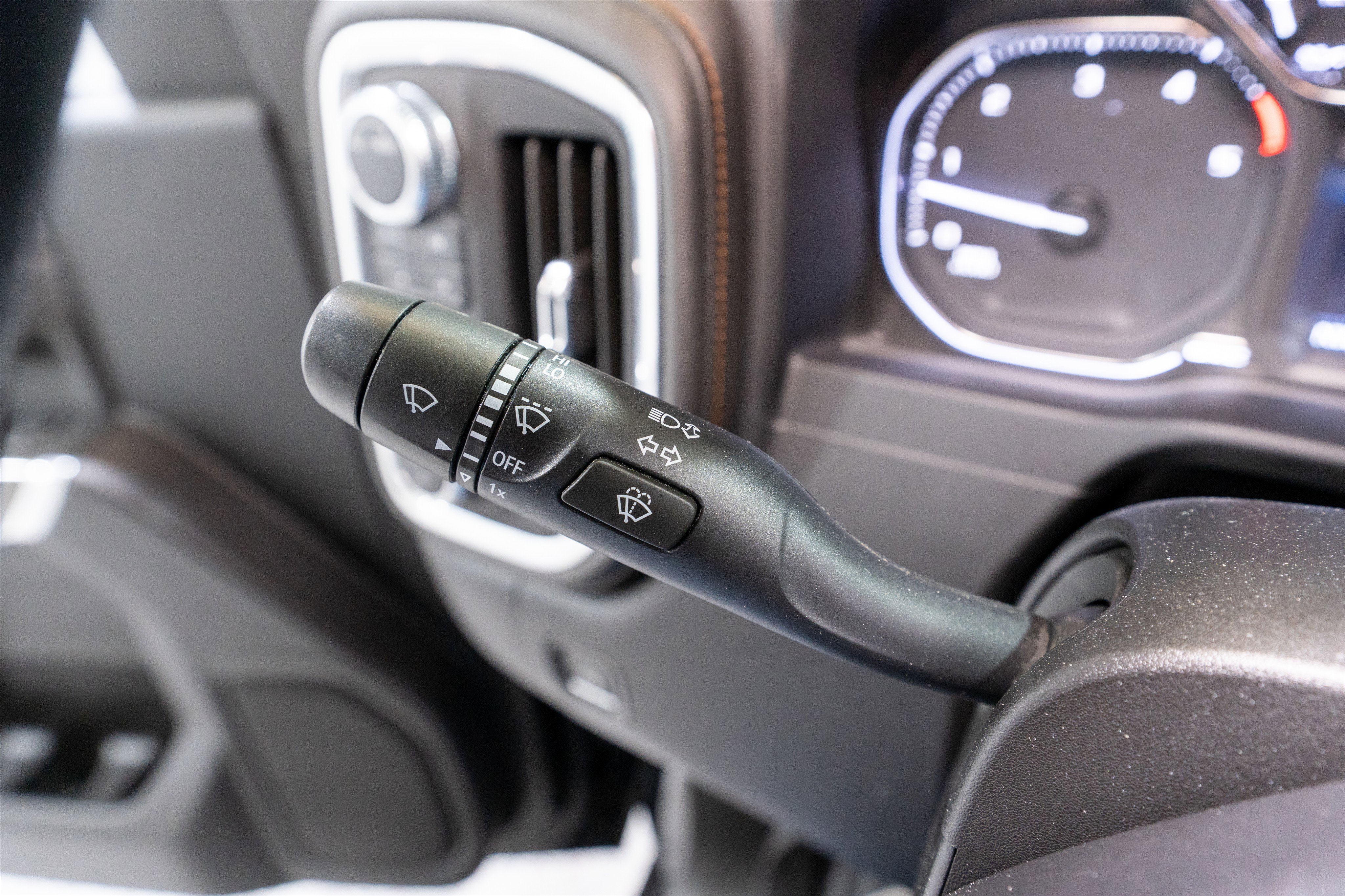 Used 2023 GMC Sierra 2500 AT4 image 31