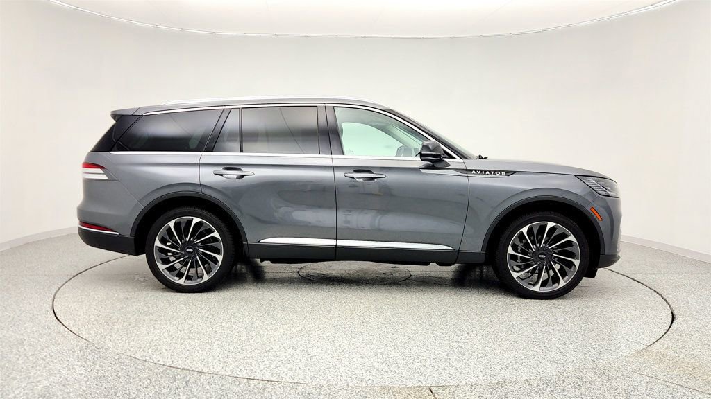 Used 2025 Lincoln Aviator Reserve w/ Equipment Group 201A image 4