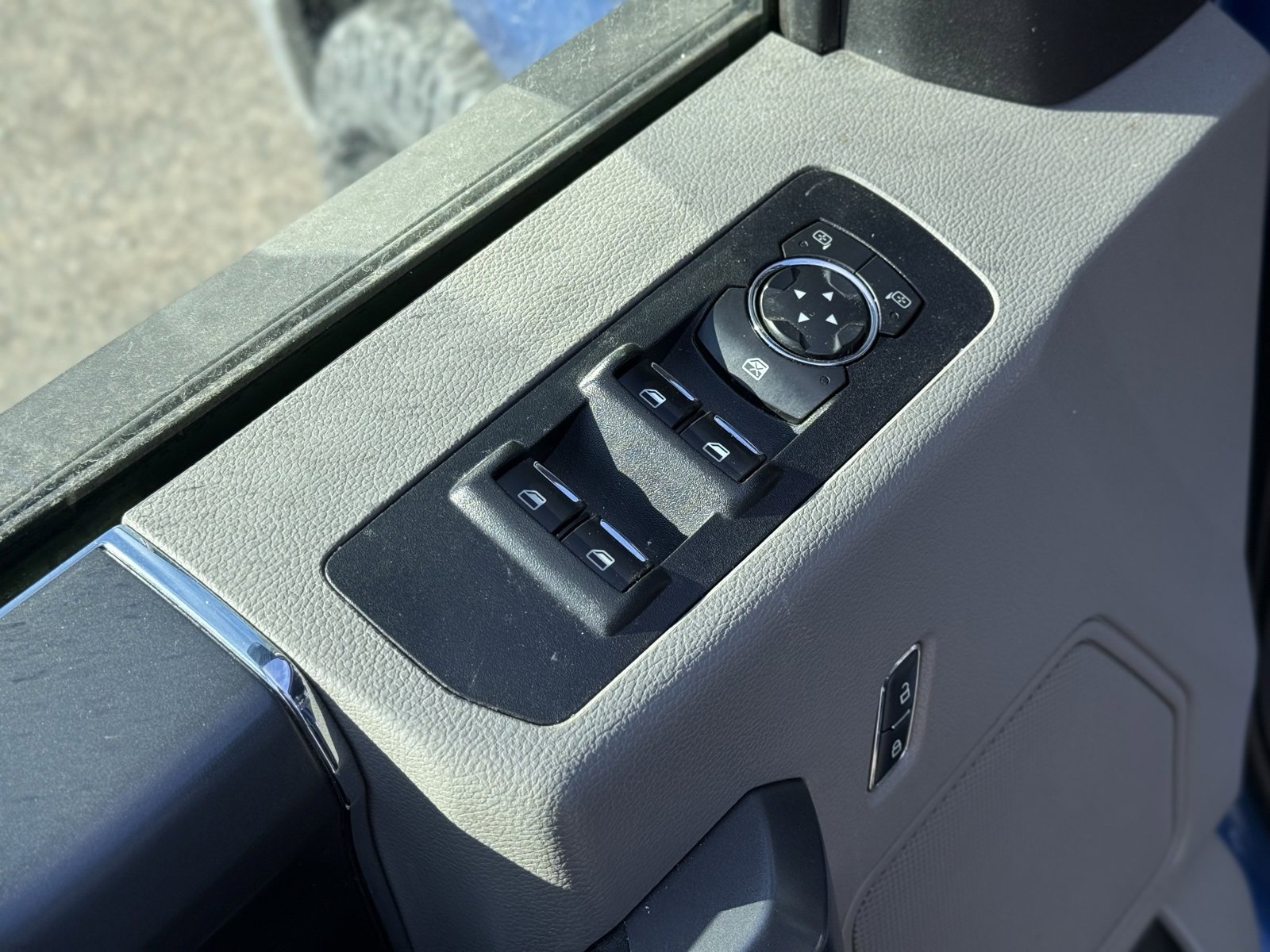 Used 2017 Ford F150 XLT w/ Equipment Group 302A Luxury image 9