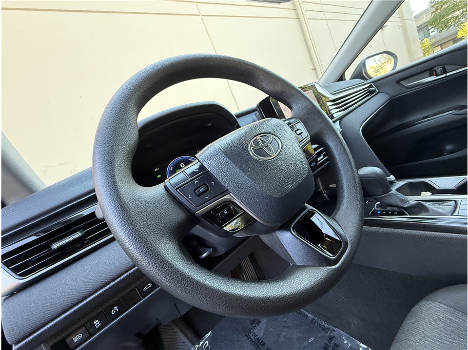 Used 2026 Toyota Camry LE FWD image 8