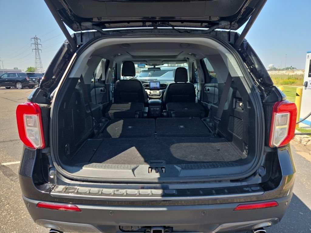 Used 2021 Ford Explorer XLT w/ Equipment Group 202A AWD/4WD image 13