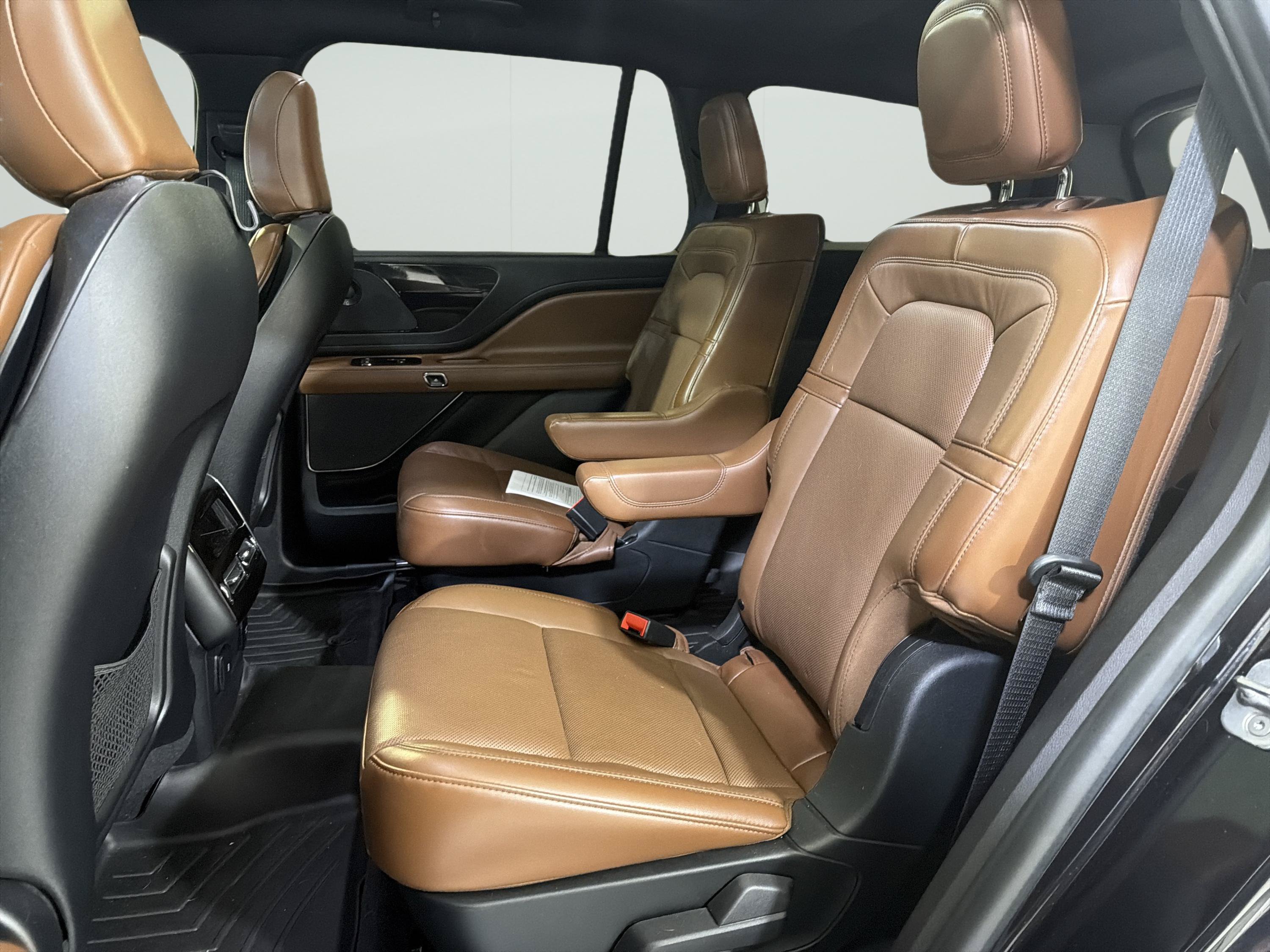 Used 2021 Lincoln Aviator Reserve w/ Equipment Group 201A RWD image 12