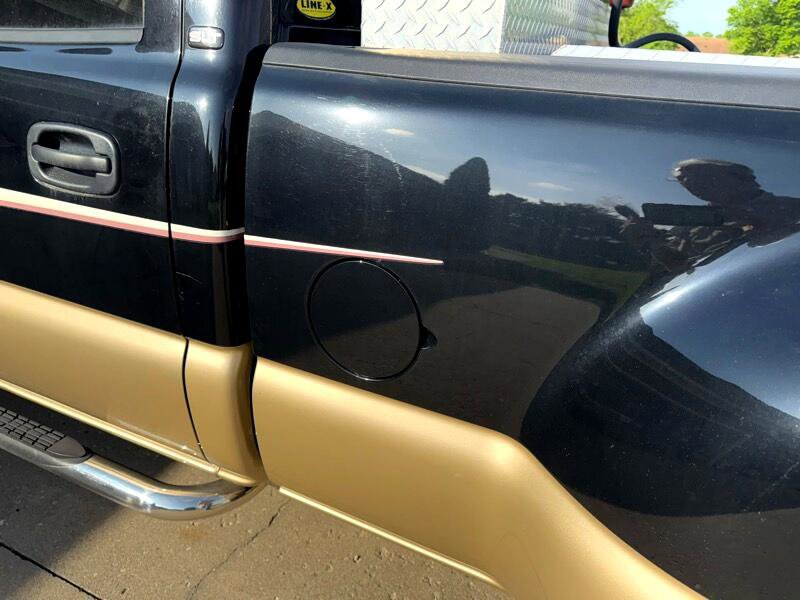 Used 2005 GMC Sierra 3500 SLT w/ Heavy-Duty Power Package image 26