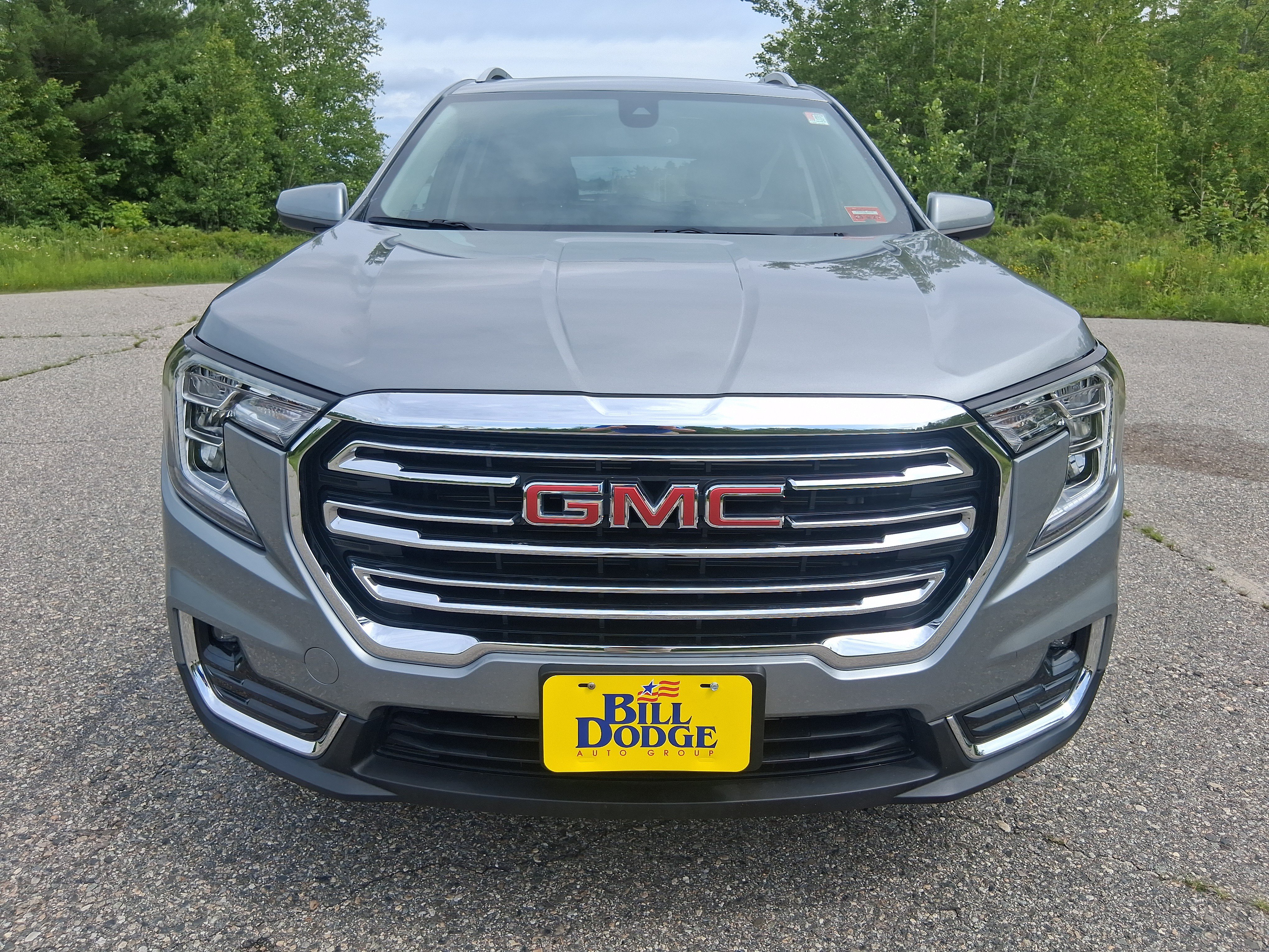Used 2024 GMC Terrain SLT w/ Infotainment Package II AWD/4WD image 2