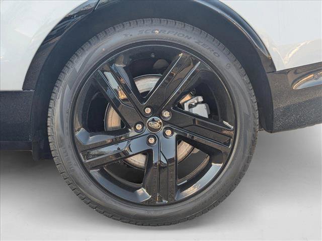 Used 2025 Land Rover Discovery Dynamic SE AWD/4WD image 10
