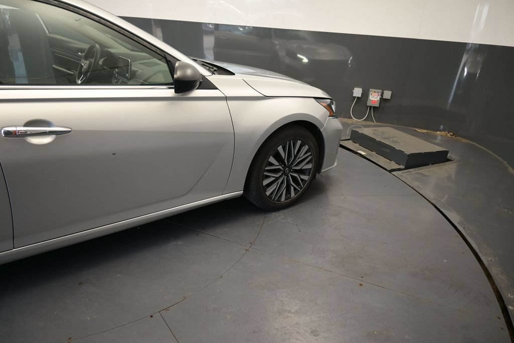 Used 2024 Nissan Altima 2.5 SV FWD image 22