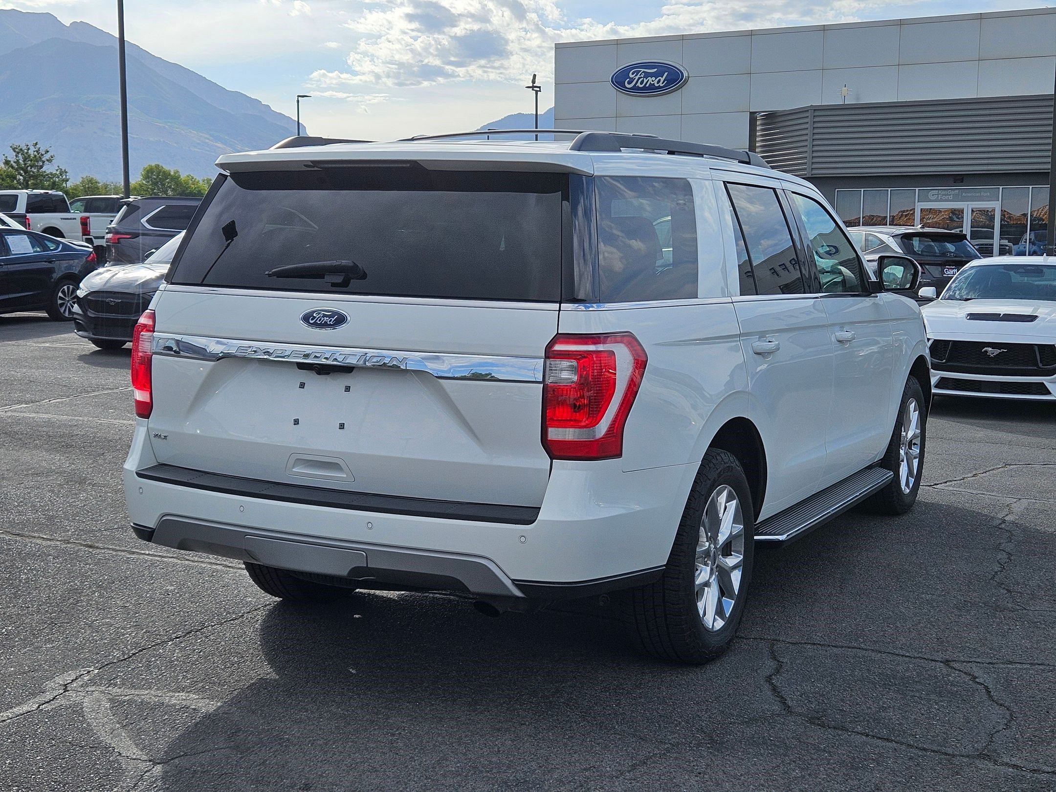 Used 2021 Ford Expedition XLT AWD/4WD image 3