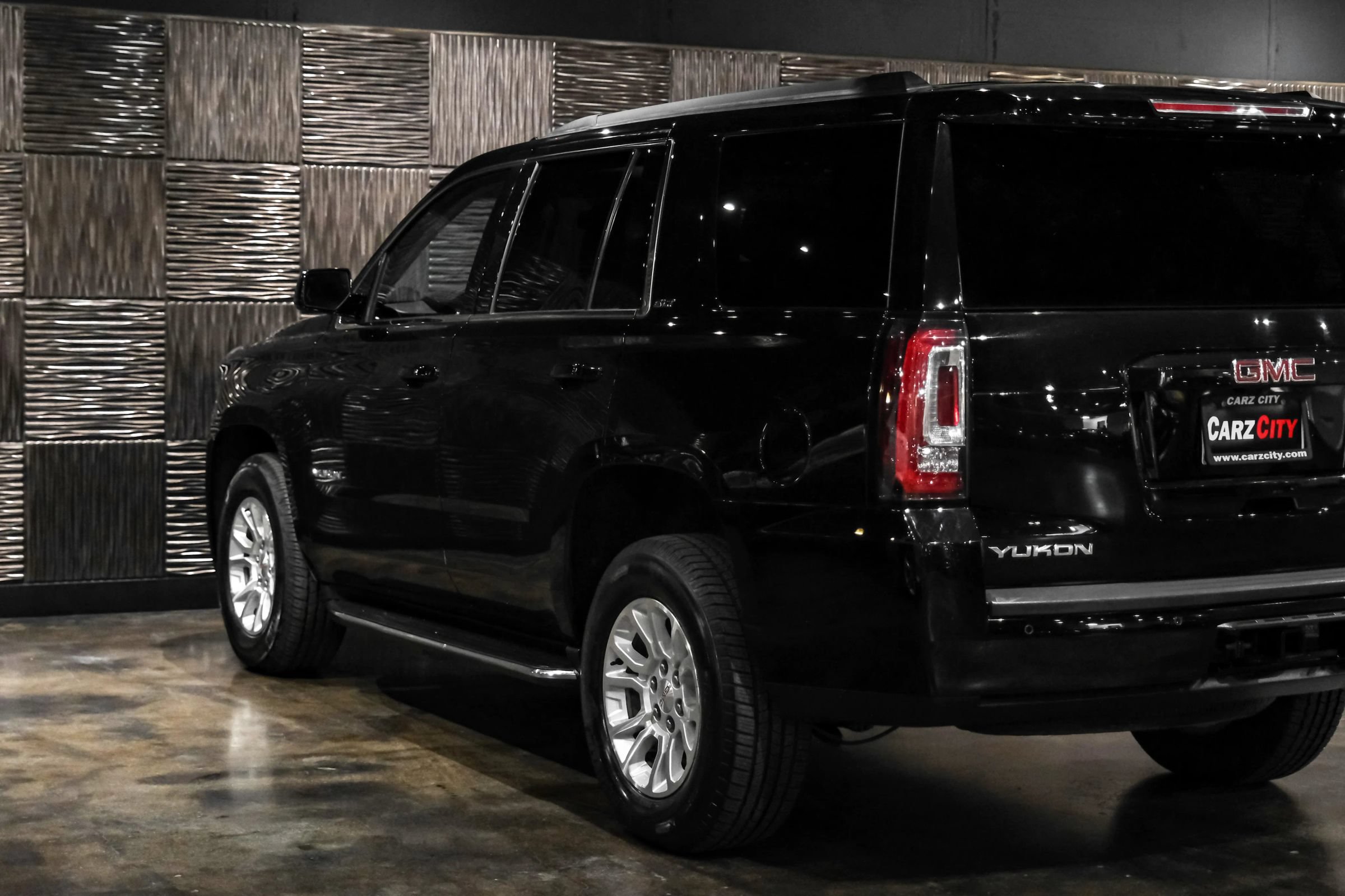 Used 2020 GMC Yukon SLT w/ Open Road Package AWD/4WD image 13