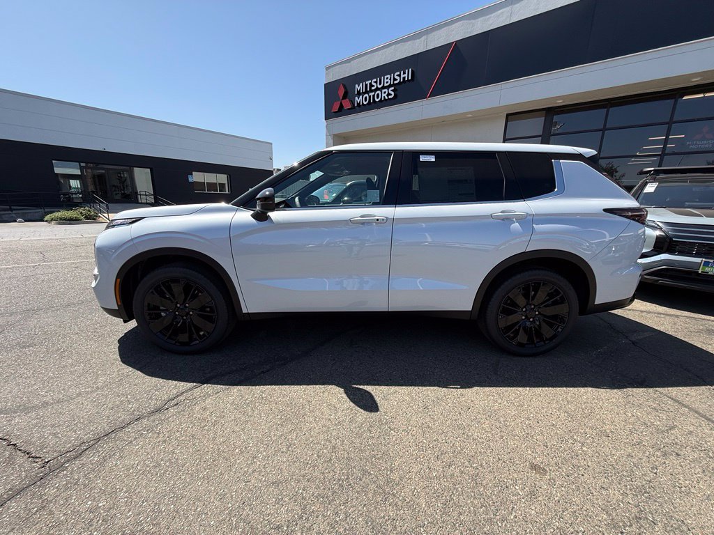 New 2026 Mitsubishi Outlander LE FWD image 7