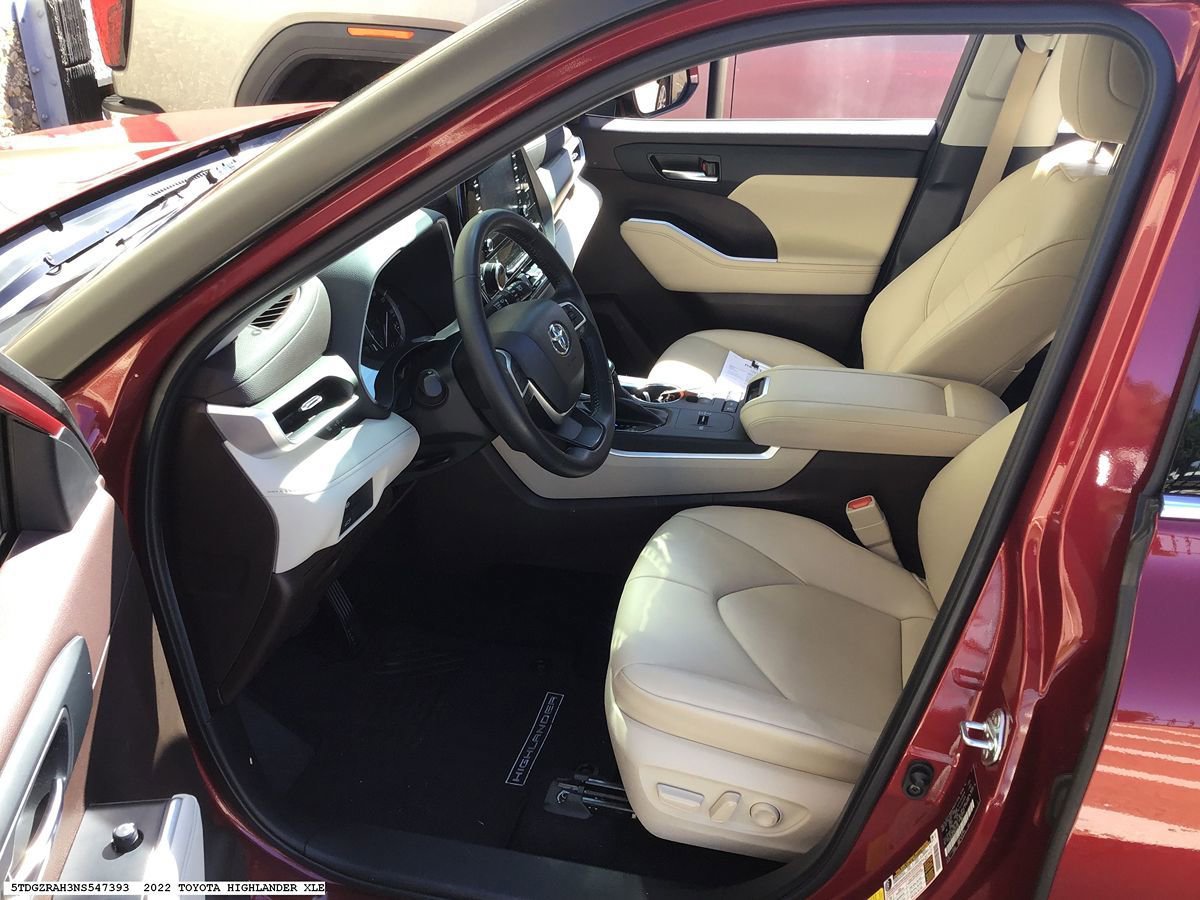 Used 2022 Toyota Highlander XLE image 12