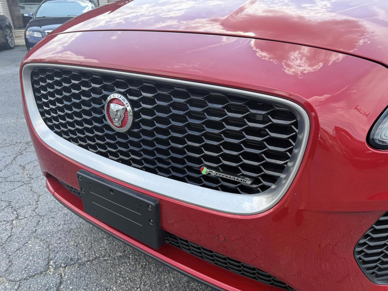 Used 2019 Jaguar E-PACE R-Dynamic SE image 12
