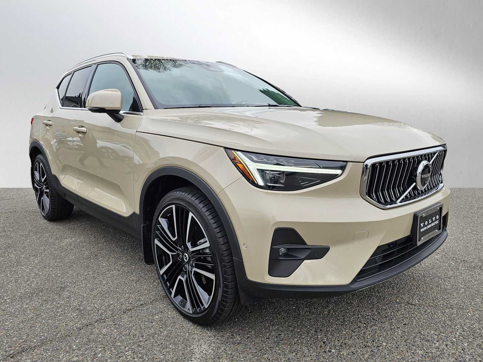 New 2025 Volvo XC40 B5 Plus w/ Climate Package AWD/4WD image 1