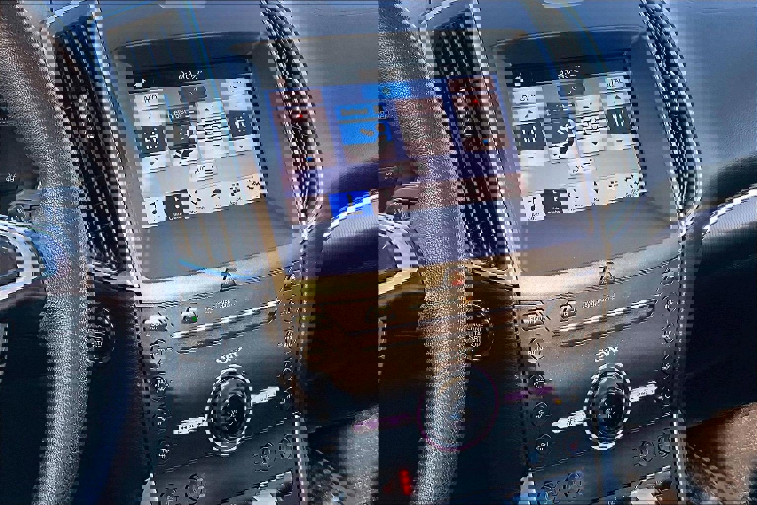 Used 2016 Ford Edge Titanium w/ Equipment Group 302A image 9