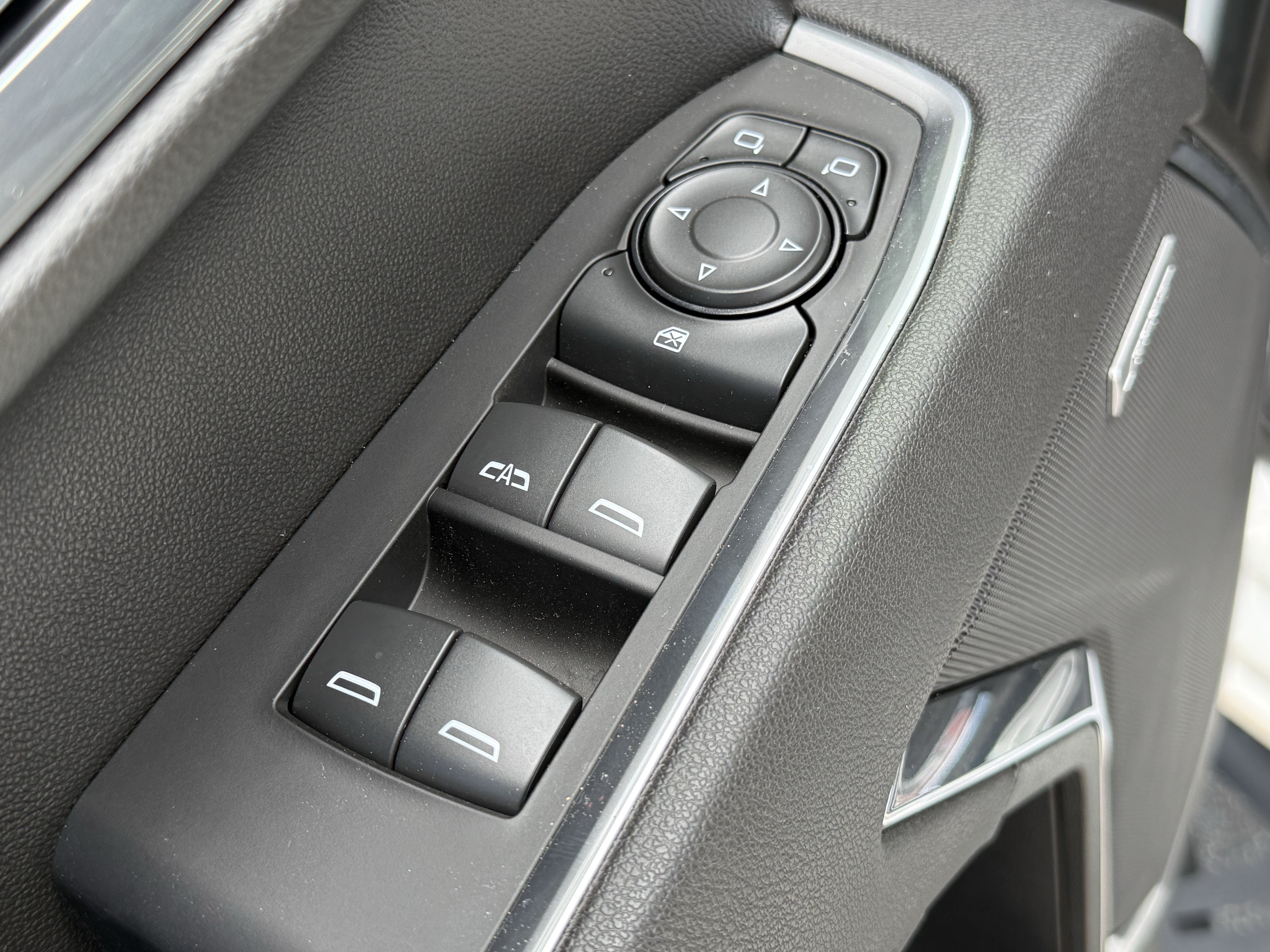 Used 2025 Chevrolet Silverado 1500 LT Trail Boss w/ Convenience Package II AWD/4WD image 15