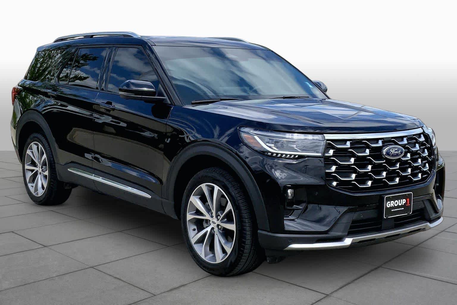 Used 2025 Ford Explorer Platinum w/ Ultimate Package AWD/4WD image 2