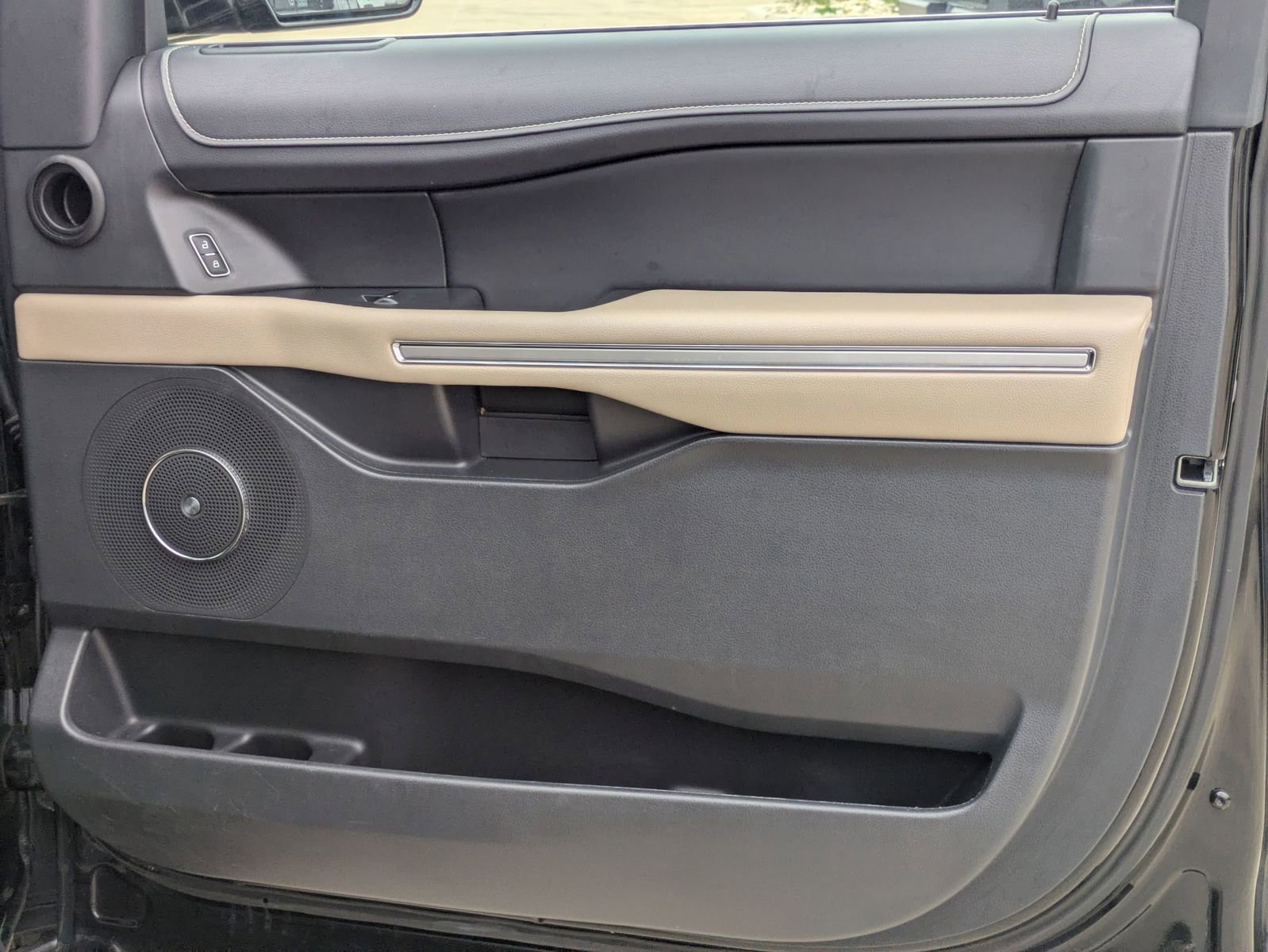 Used 2024 Ford Expedition Max Limited image 31