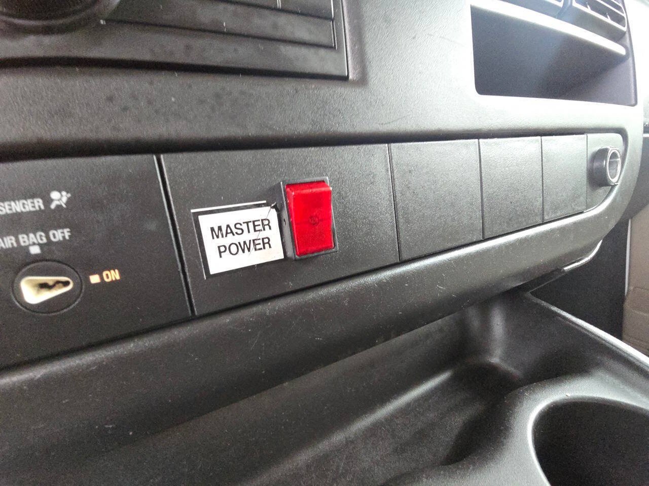 Used 2009 Chevrolet Express 3500 RWD image 41