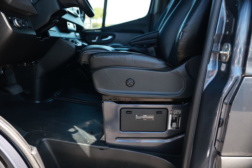 Used 2022 Mercedes-Benz Sprinter 144 Cargo image 20