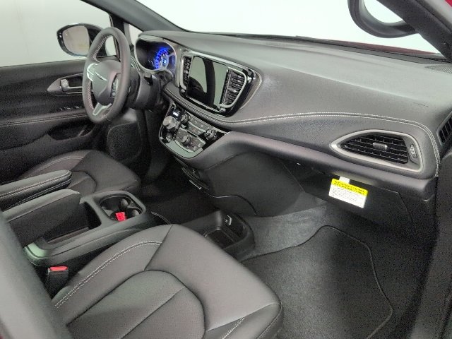New 2026 Chrysler Pacifica Select image 12
