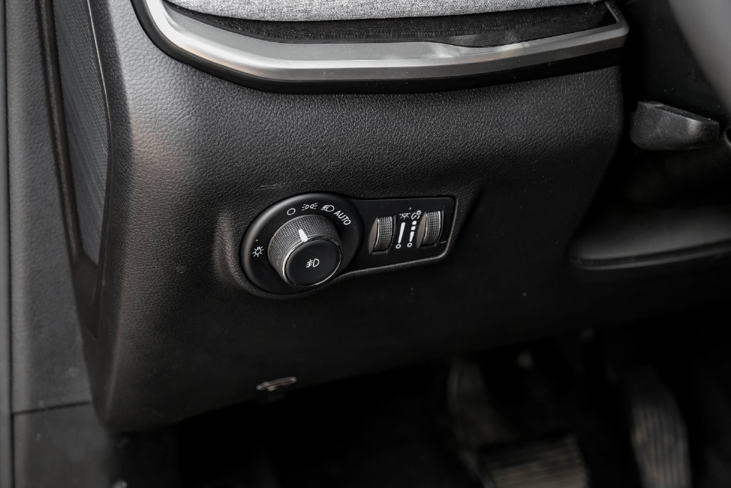 Used 2023 Jeep Compass Latitude AWD/4WD image 38