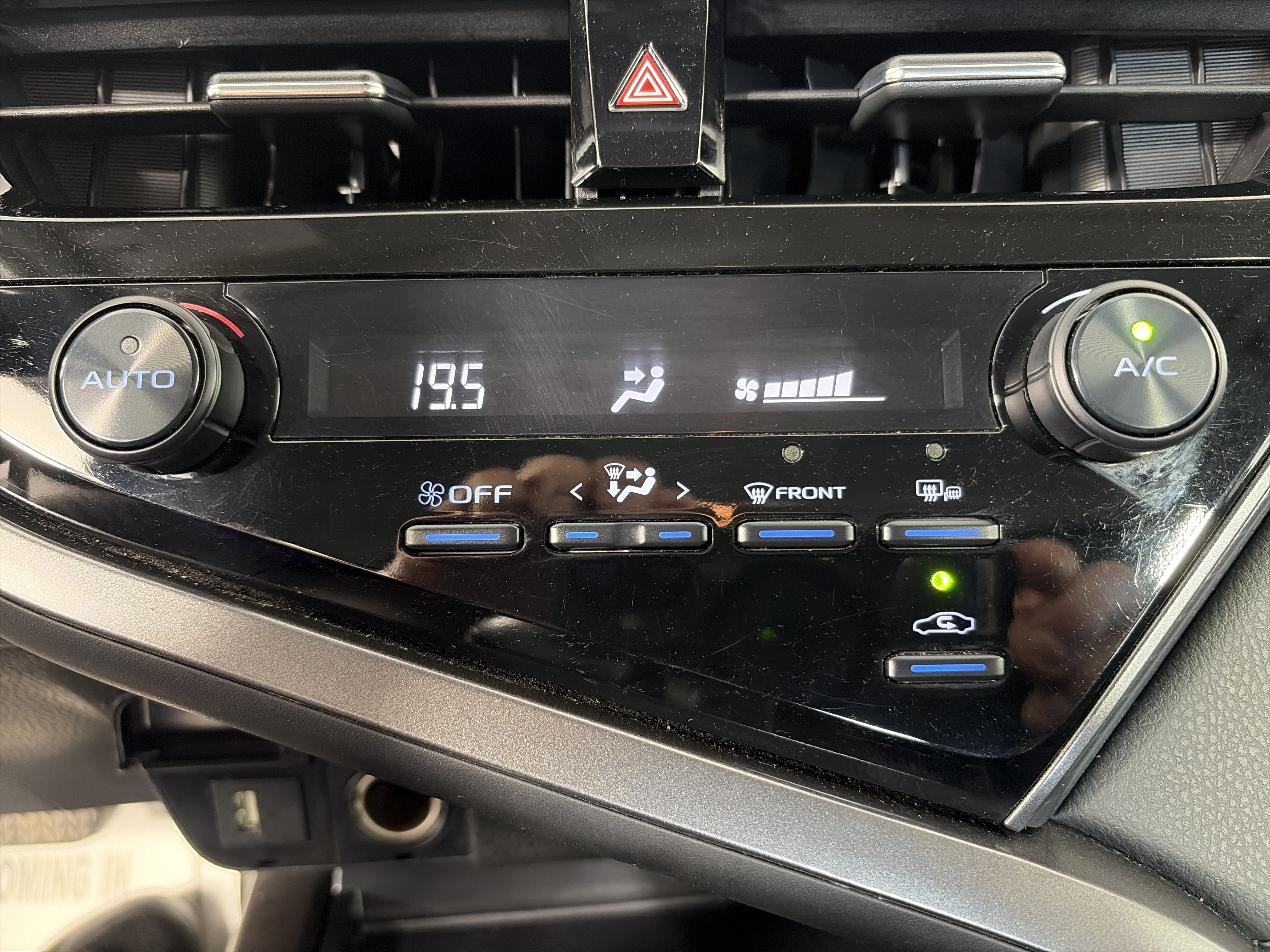 Used 2024 Toyota Camry SE FWD image 20