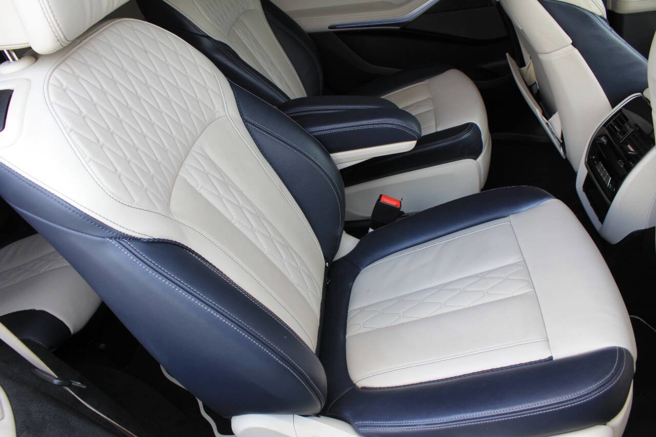Used 2020 BMW X7 xDrive50i w/ Dynamic Handling Package image 18