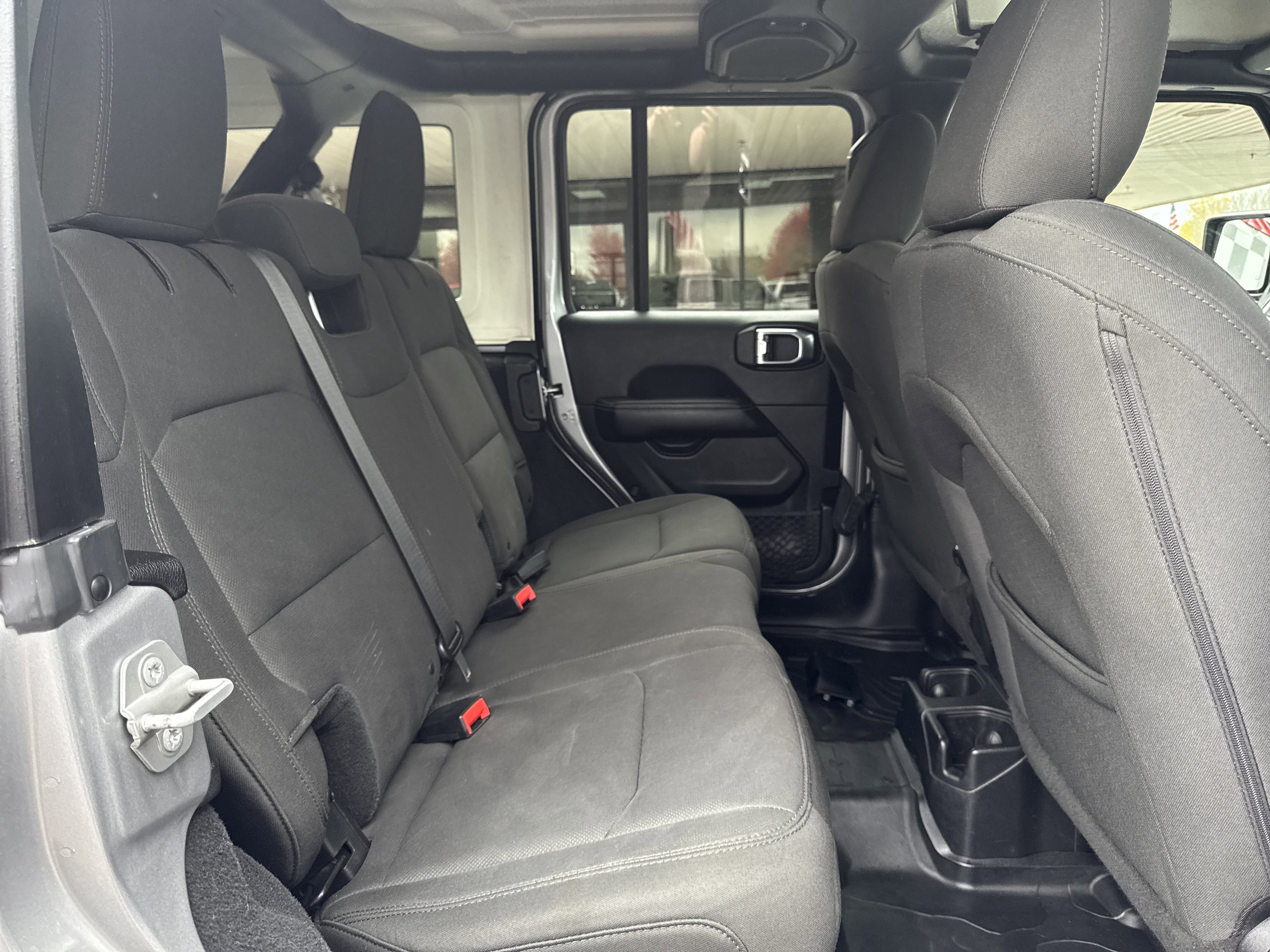 Used 2018 Jeep Wrangler Unlimited Sahara image 25