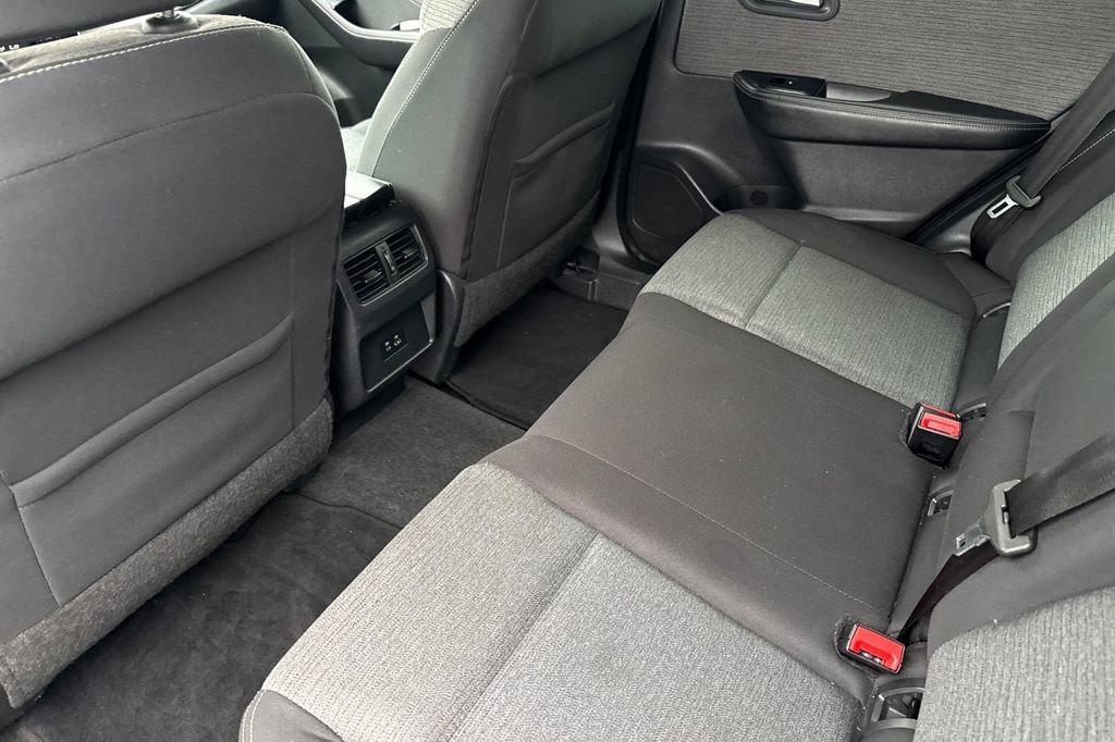 Used 2022 Nissan Rogue SV image 9