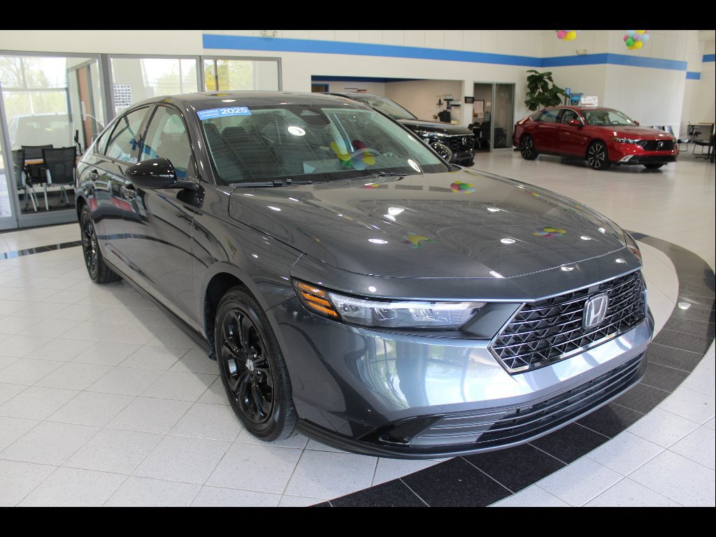 Certified 2025 Honda Accord SE image 3