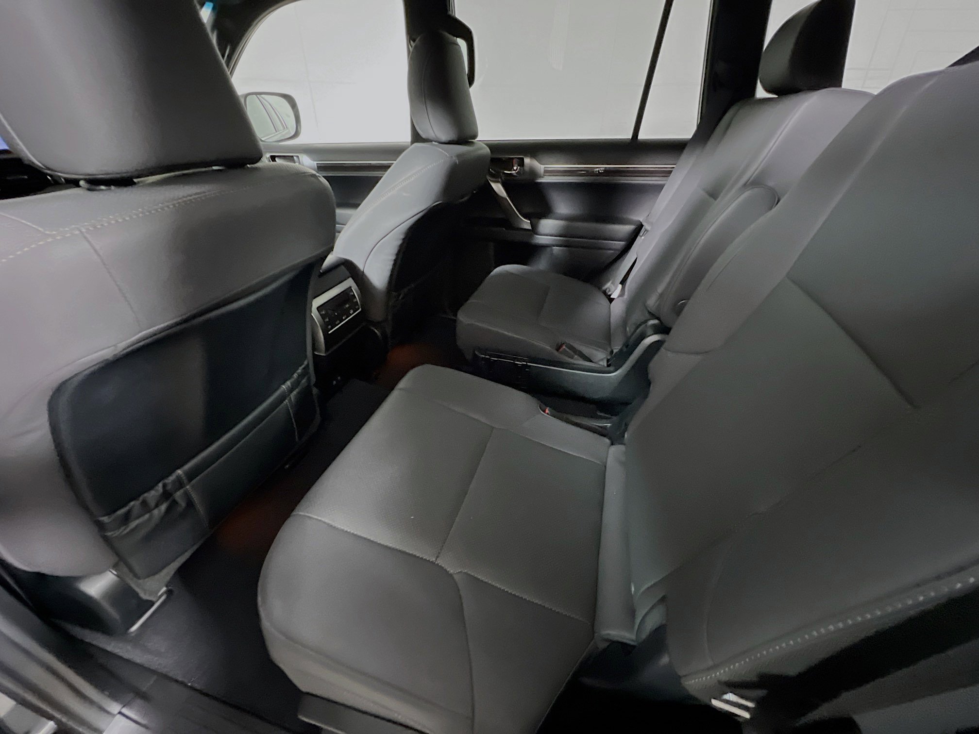 Used 2023 Lexus GX 460 Premium w/ Accessory Package image 29