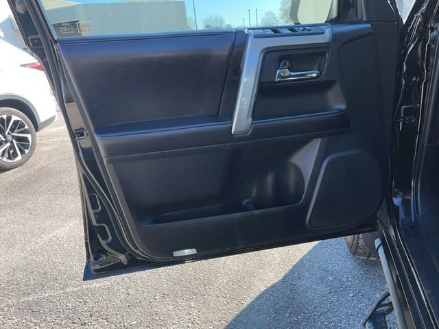 Used 2017 Toyota 4Runner SR5 RWD image 29