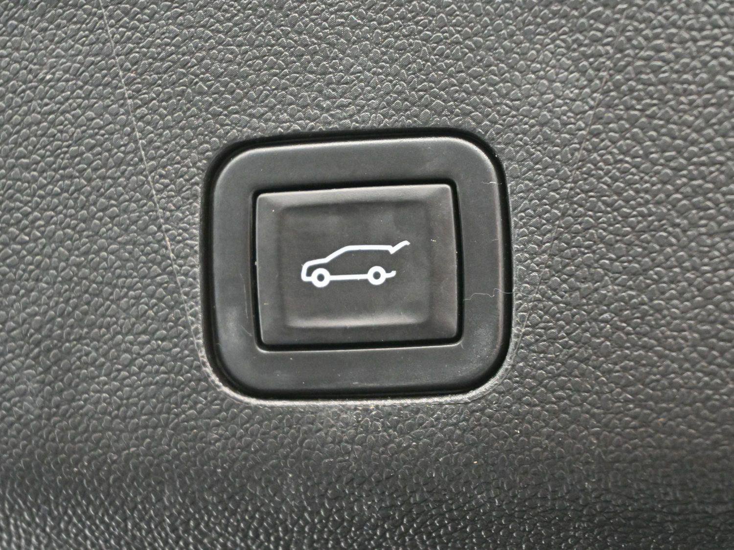 Used 2023 Chevrolet Suburban Z71 AWD/4WD image 12