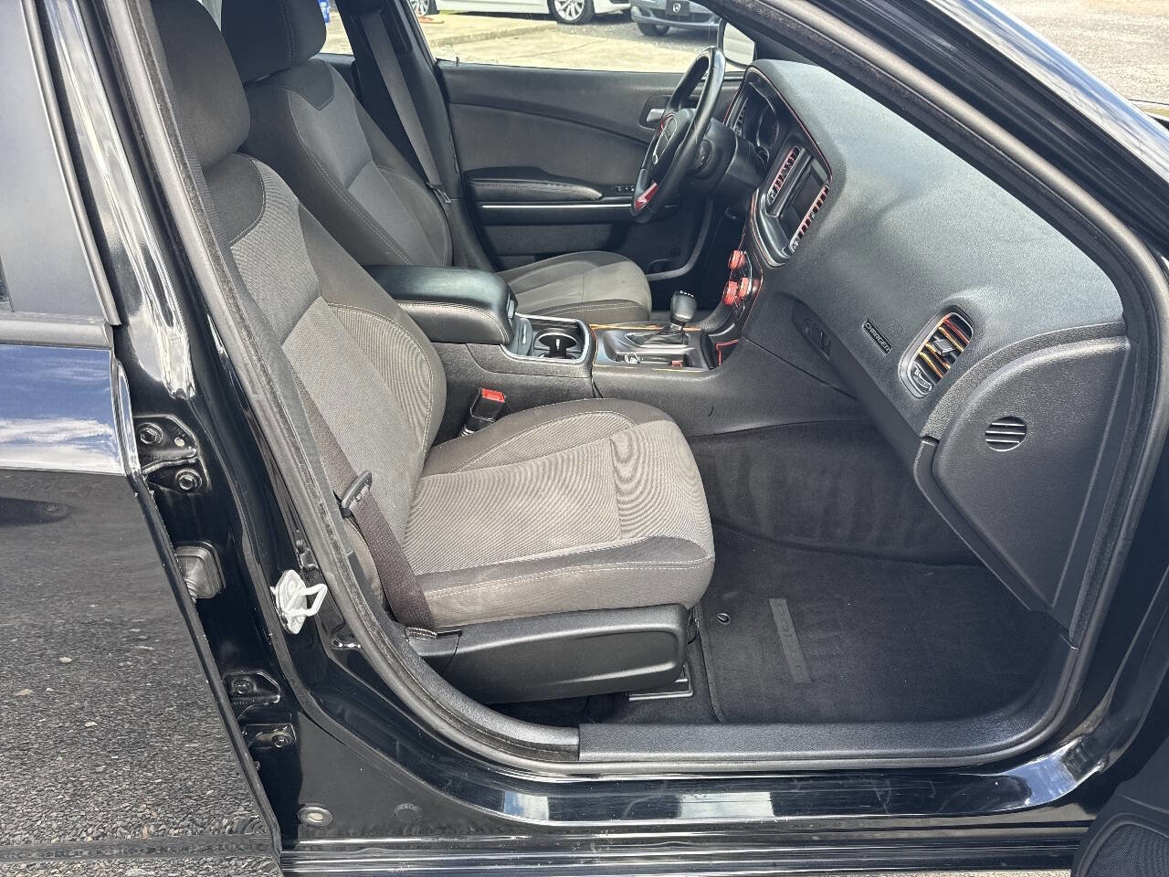 Used 2015 Dodge Charger SE w/ Popular Equipment Group image 16