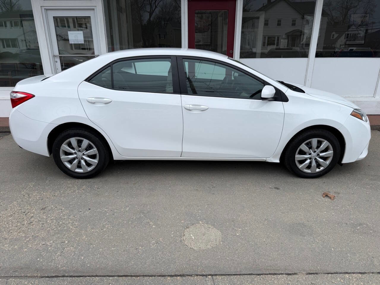Used 2016 Toyota Corolla LE FWD image 6