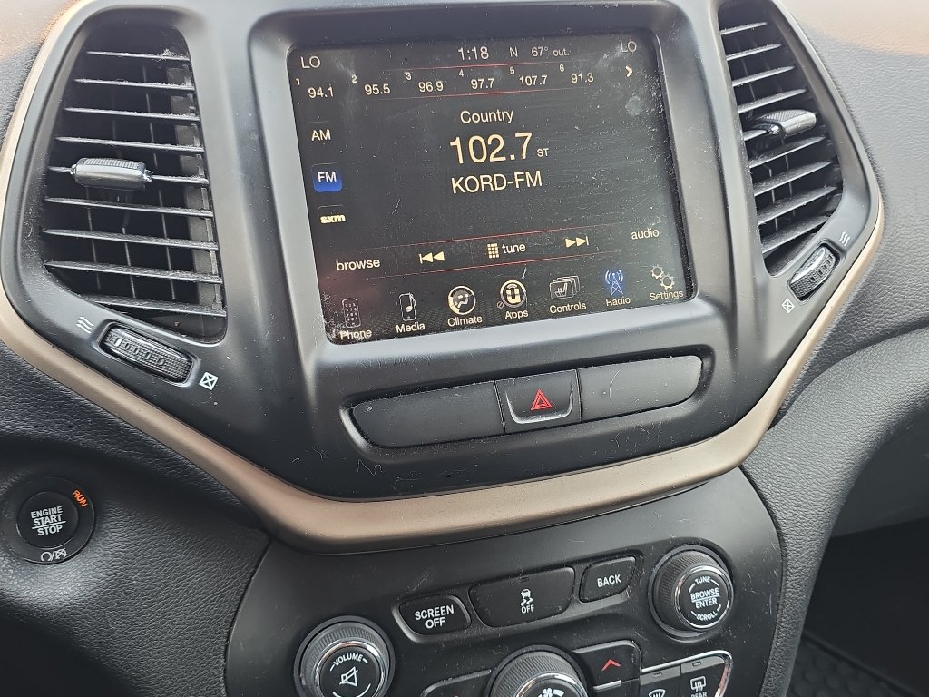 Used 2017 Jeep Cherokee Limited AWD/4WD image 12