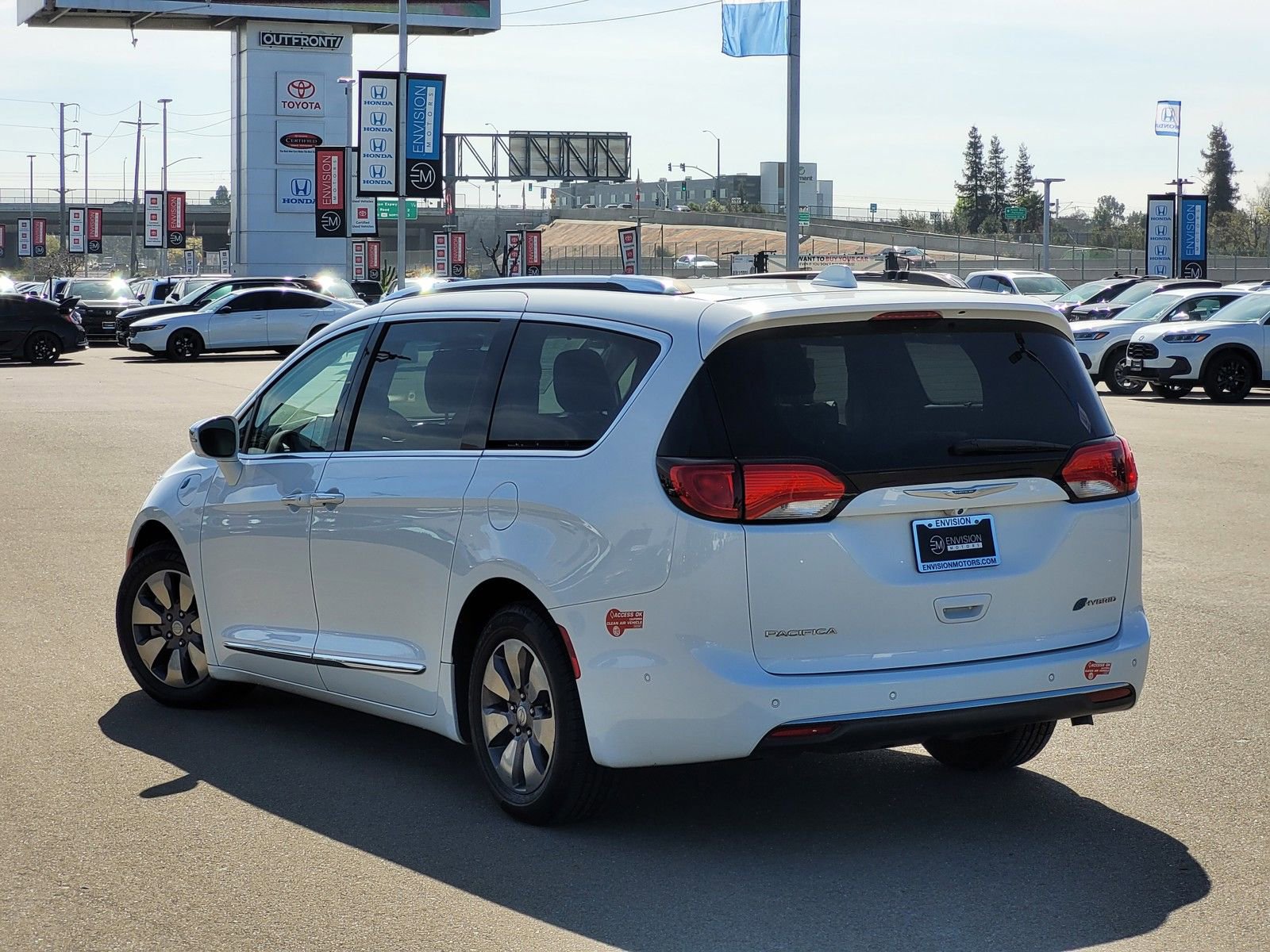 Used 2018 Chrysler Pacifica Limited w/ Advanced Safetytec Group image 7