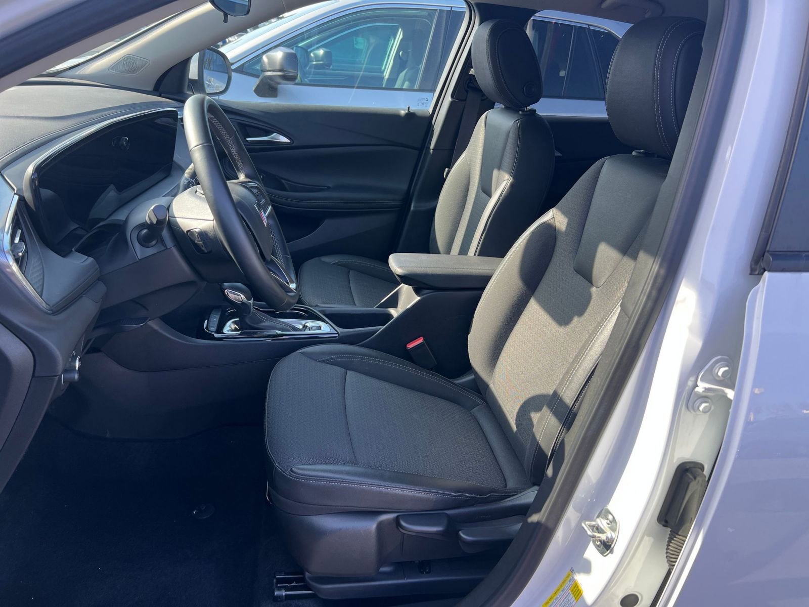 Used 2025 Buick Encore GX Preferred image 24