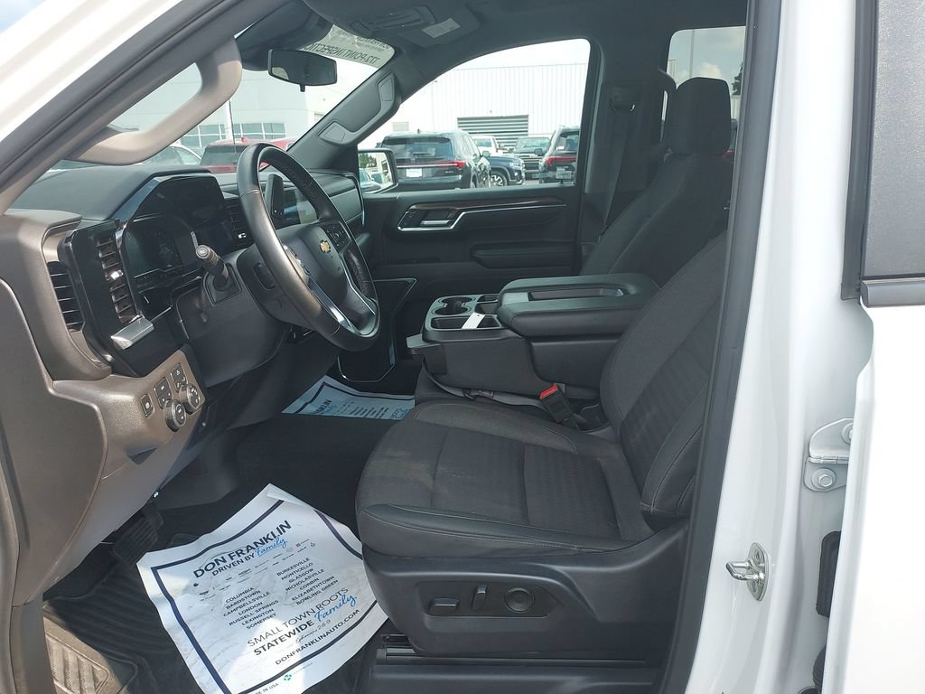 Used 2025 Chevrolet Silverado 1500 LT AWD/4WD image 13