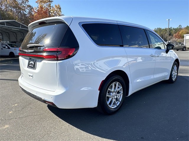 New 2026 Chrysler Pacifica Select image 13