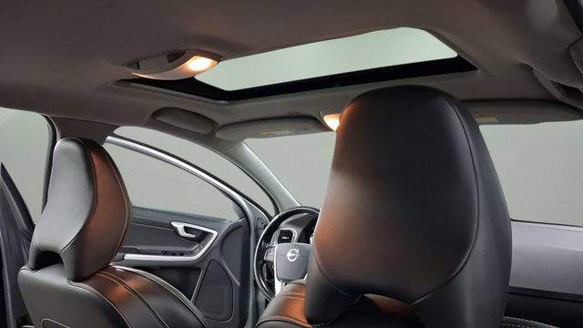 Used 2018 Volvo V60 T5 Dynamic w/ Vision Package FWD image 15