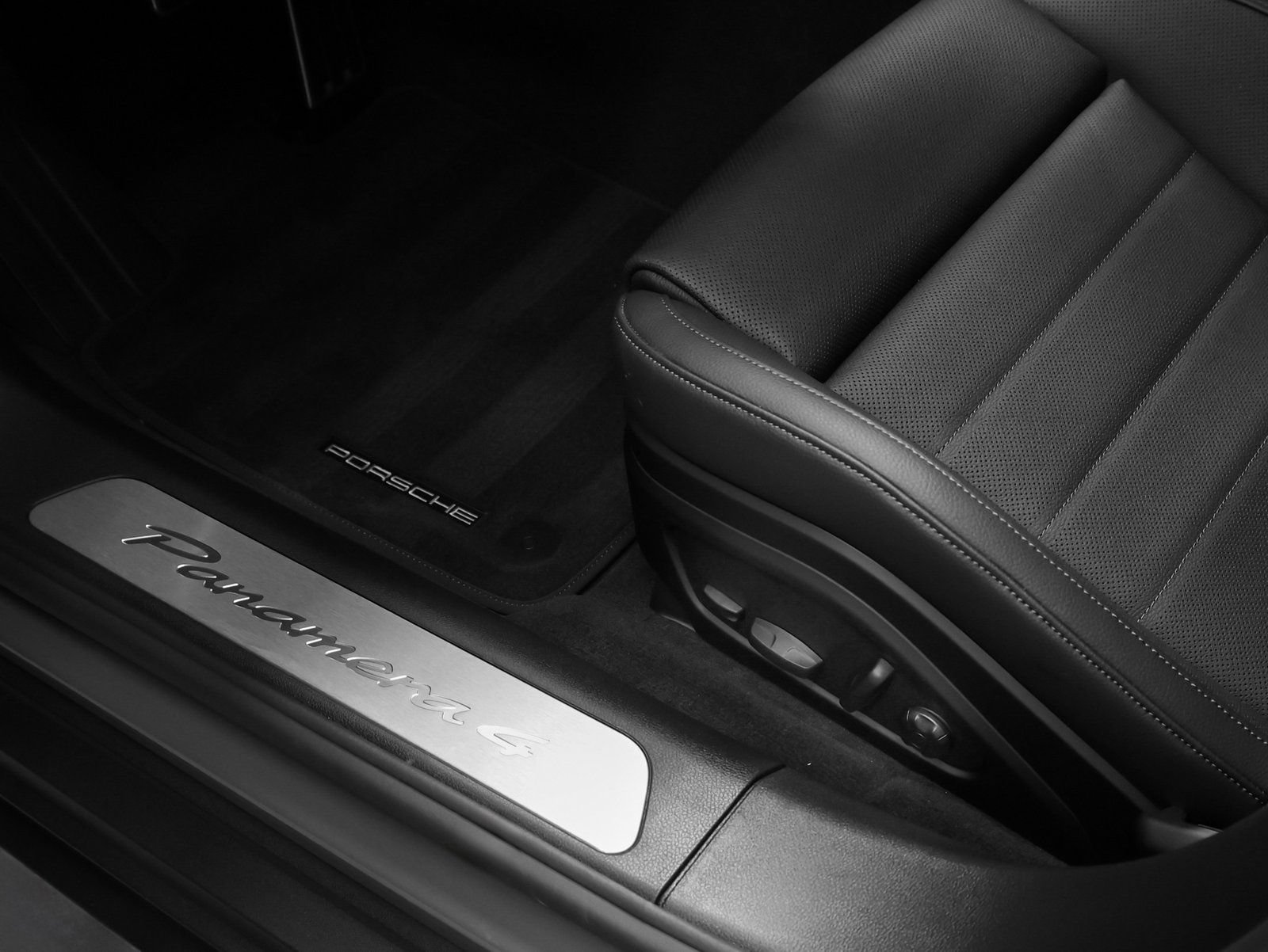 New 2026 Porsche Panamera 4 AWD/4WD image 27