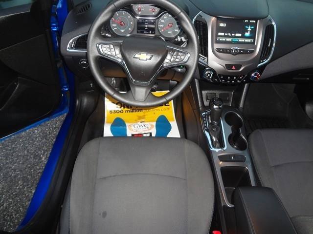 Used 2018 Chevrolet Cruze LT FWD image 14