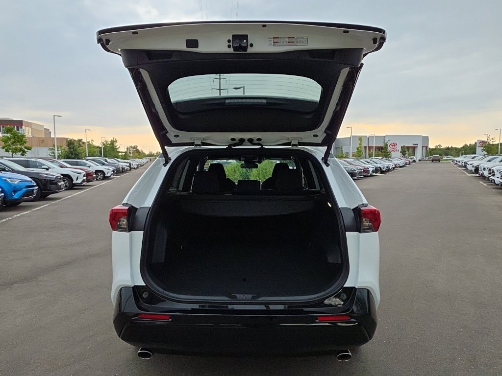 Used 2025 Toyota RAV4 SE AWD/4WD image 18